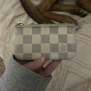 Louis Vuitton Damier Azur Canvas Key Pouch - Beige/White